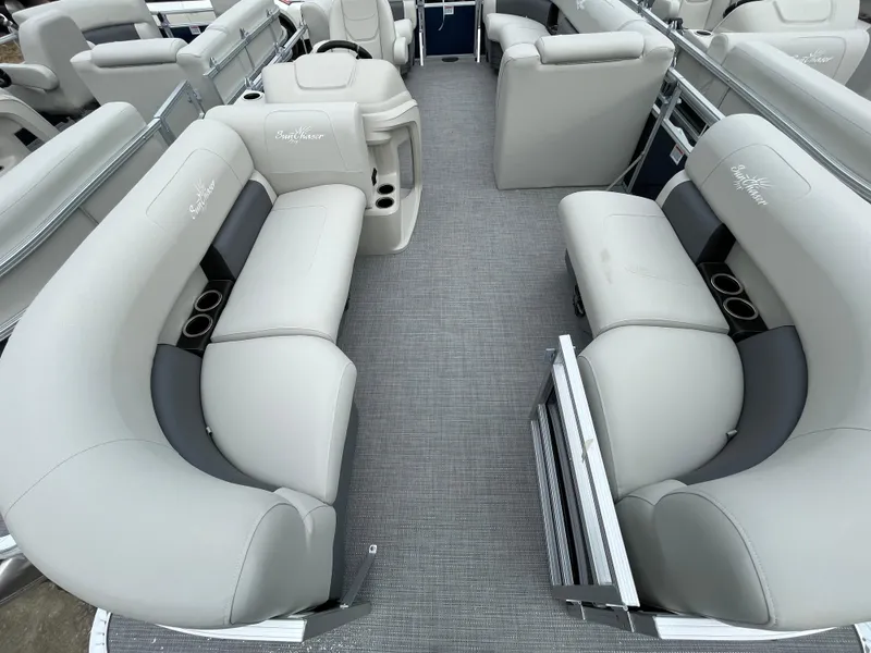 Slide: The Image of SunChaser VISTA 20LR 2024 - 11