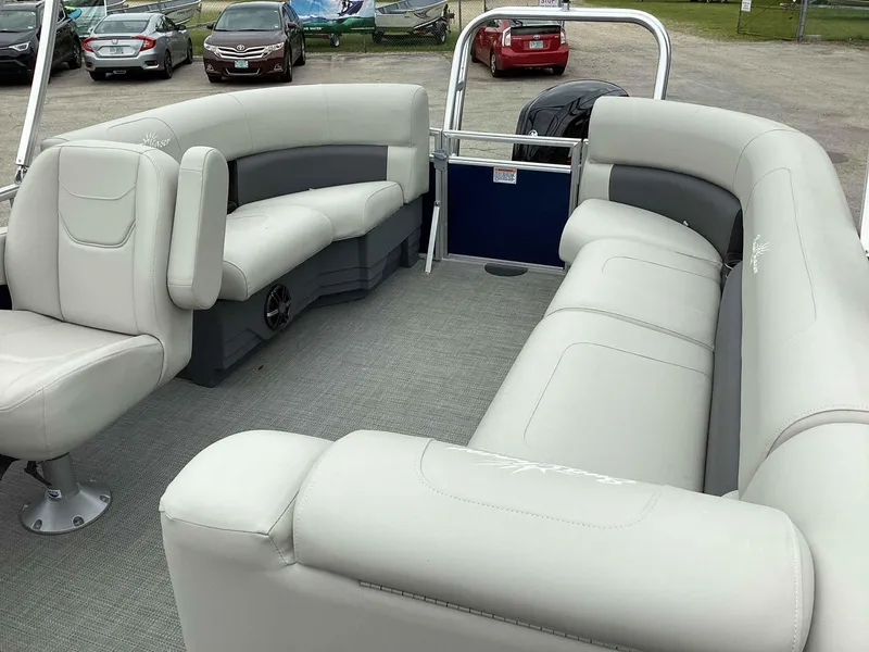 Slide: The Image of SunChaser VISTA 20LR 2024 - 14