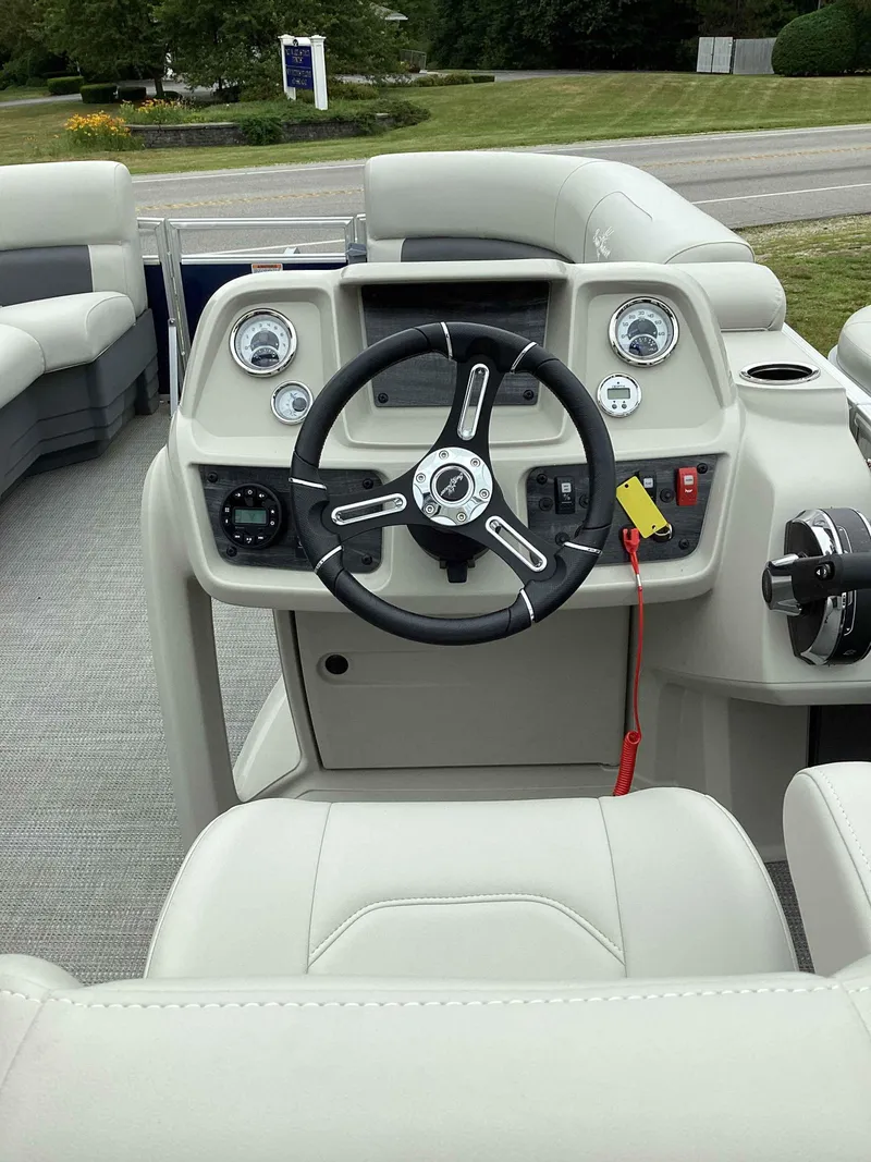 Slide: The Image of SunChaser VISTA 20LR 2024 - 16