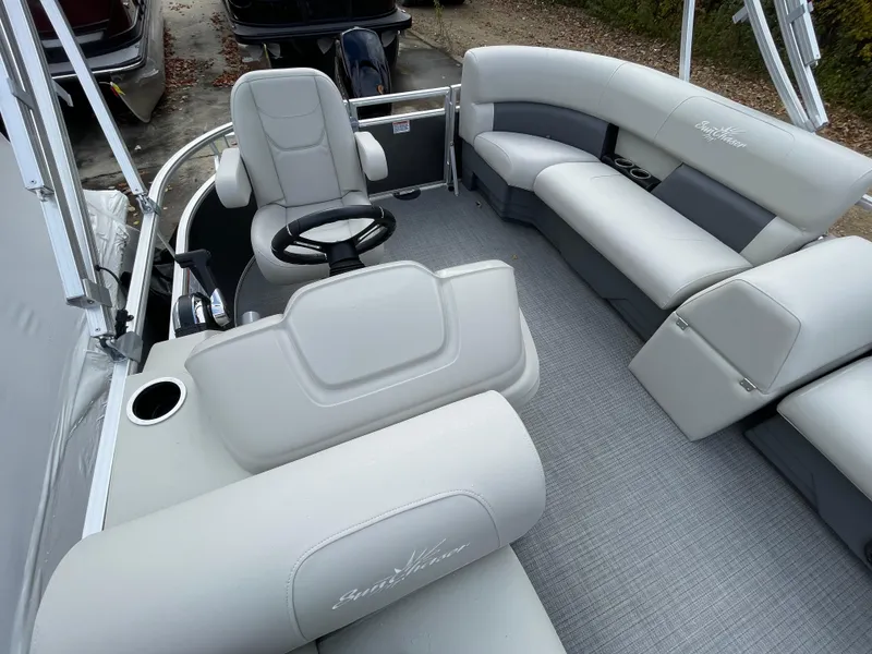 Slide: The Image of SunChaser VISTA 16LR 2024 - 7