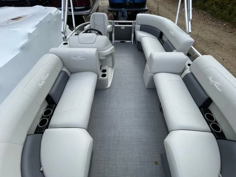 Slide: The Image of SunChaser VISTA 16LR 2024 - 8