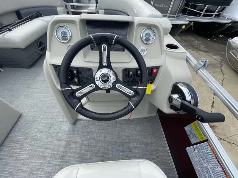 Slide: The Image of SunChaser VISTA 20LR 2024 - 5