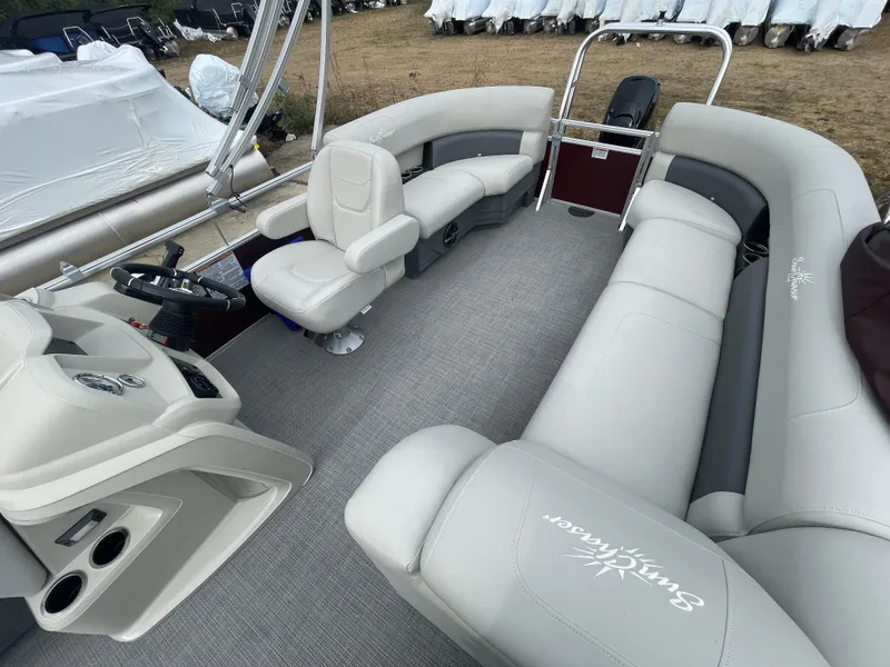 Slide: The Image of SunChaser VISTA 20LR 2024 - 6