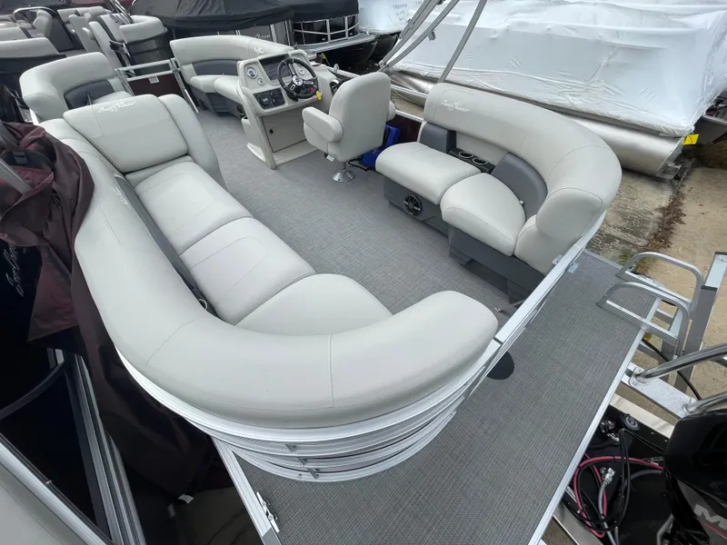 Slide: The Image of SunChaser VISTA 20LR 2024 - 8