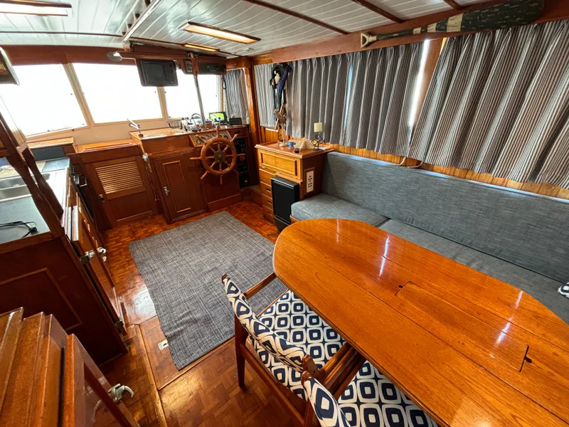 Slide: The Image of Salon looking forward to starboard - 23