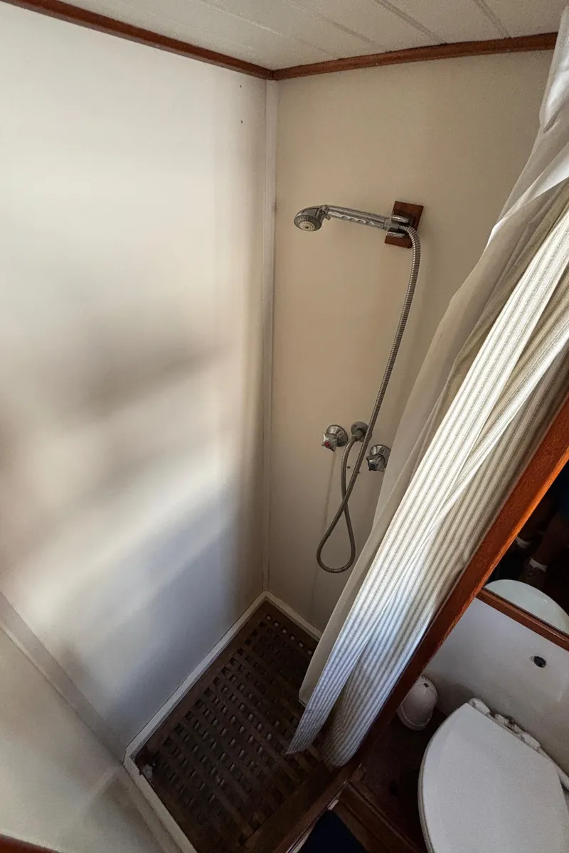Slide: The Image of Shower Stall in Master Head - 36