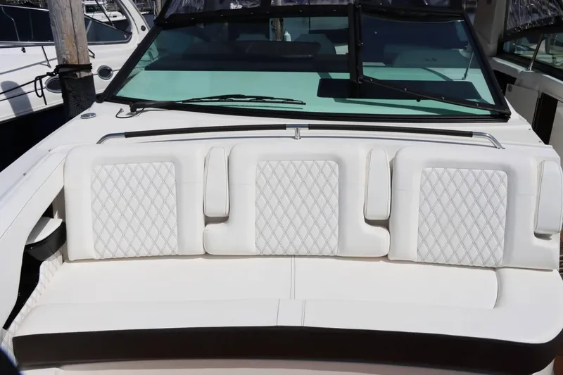 Slide: The Image of 2020 Sea Ray 400SLX boat with white diamond-stitched seating. - 18