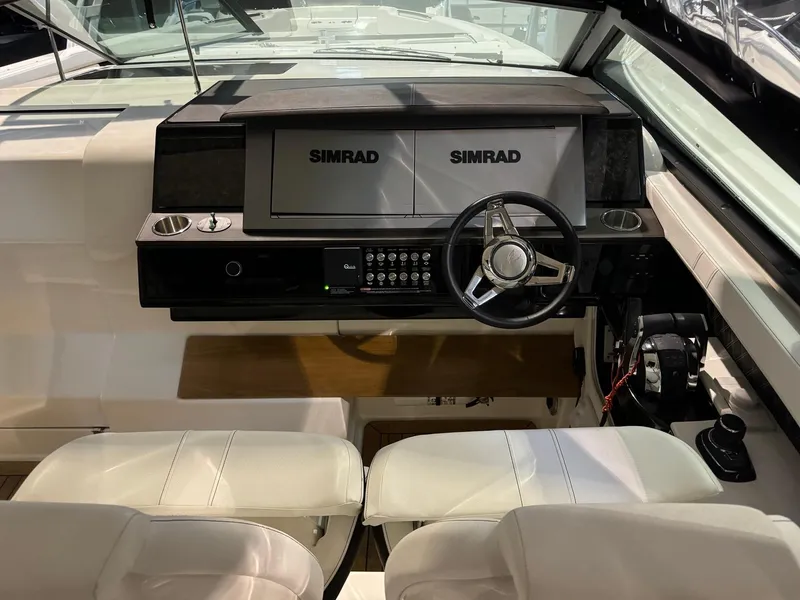 Slide: The Image of Sea Ray 400SLX 2020 boat helm with Simrad navigation system and white leather seats. - 36
