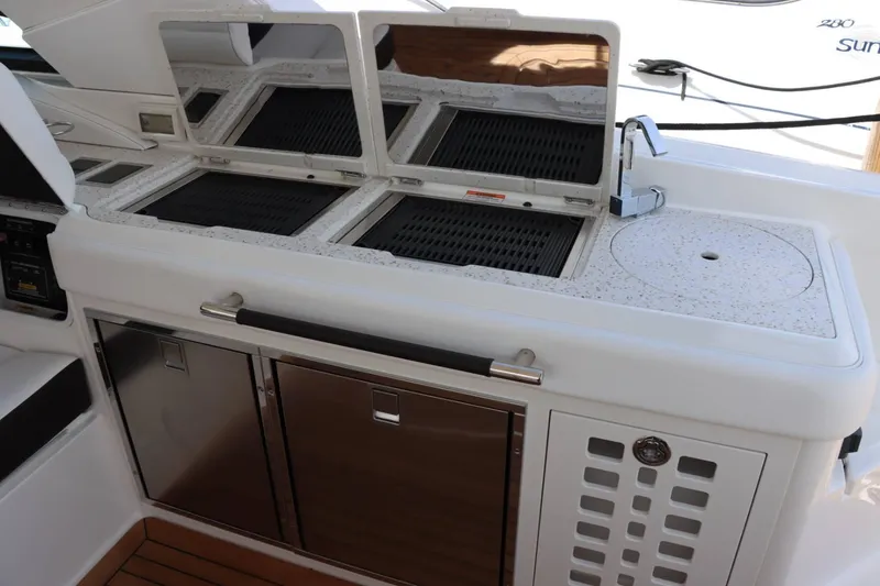 Slide: The Image of Outdoor kitchen on a 2020 Sea Ray 400SLX boat with grill and sink. - 8