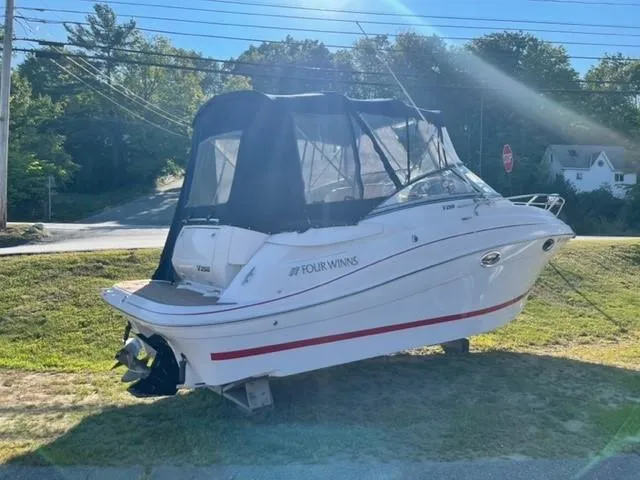 Slide: The Image of Four Winns 258 Vista 2008 - 3