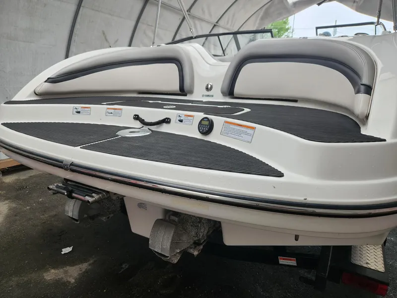 Slide: The Image of 2010 Yamaha Boats 212SS rear view, showcasing swim platform and jet propulsion system. - 2