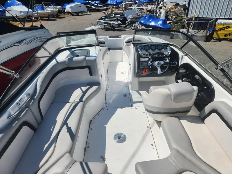 Slide: The Image of 2010 Yamaha Boats 212SS interior, spacious seating, and modern dashboard. - 4