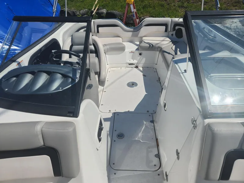 Slide: The Image of 2010 Yamaha Boats 212SS interior, open cockpit with seating and steering wheel. - 7