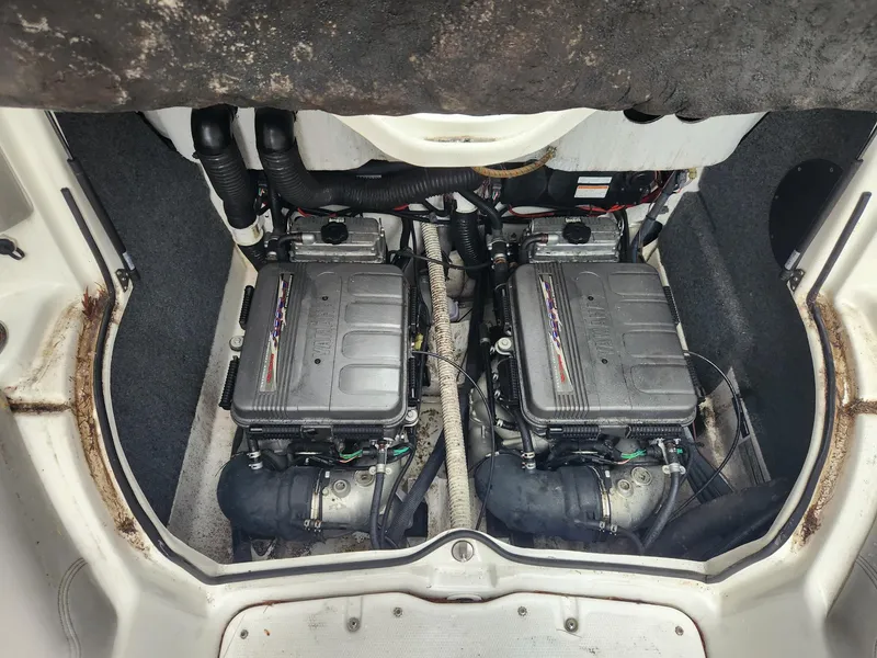Slide: The Image of 2010 Yamaha Boats 212SS engine compartment with dual engines. - 9