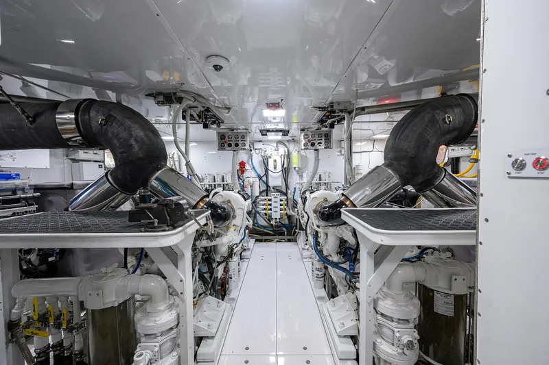 Slide: The Image of Broward 108 Raised Pilothouse 1997 - 133