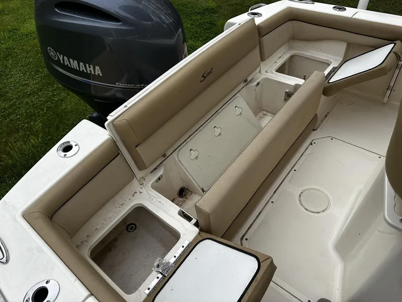 Slide: The Image of 2018 Scout 225 XSF boat interior with Yamaha outboard motor. - 9