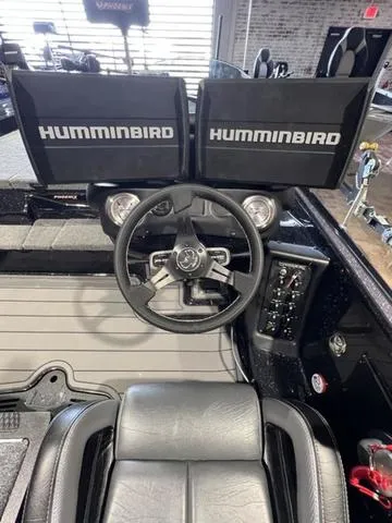 Slide: The Image of Phoenix Bass Boat 921 Elite 2024 - 14