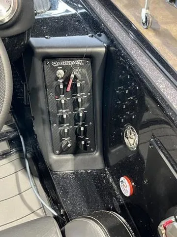 Slide: The Image of Phoenix Bass Boat 921 Elite 2024 - 15