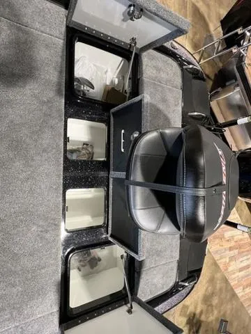 Slide: The Image of Phoenix Bass Boat 921 Elite 2024 - 17