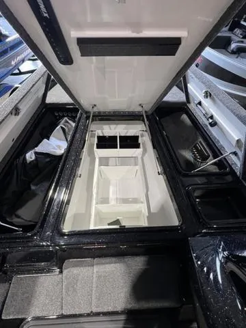 Slide: The Image of Phoenix Bass Boat 921 Elite 2024 - 18