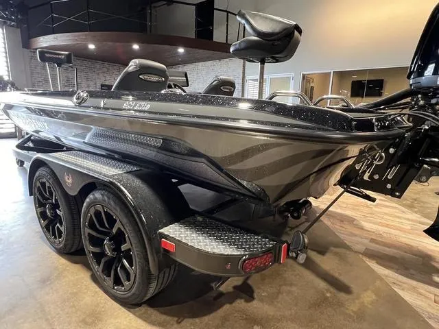 Slide: The Image of Phoenix Bass Boat 921 Elite 2024 - 3