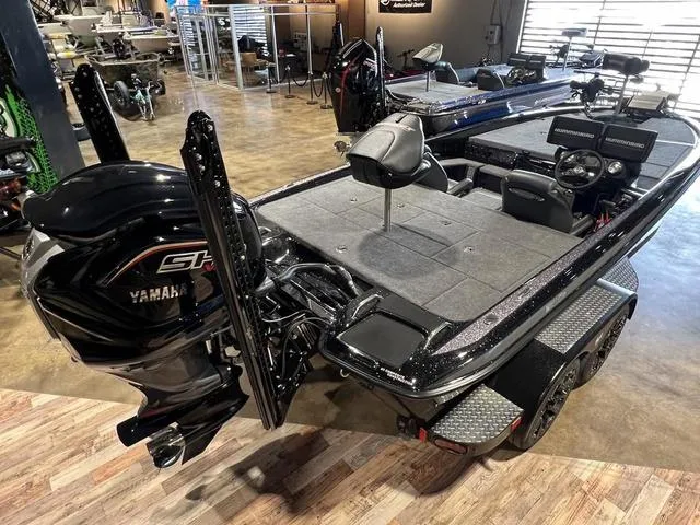 Slide: The Image of Phoenix Bass Boat 921 Elite 2024 - 6