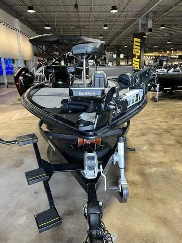 Slide: The Image of Phoenix Bass Boat 921 Elite 2024 - 8