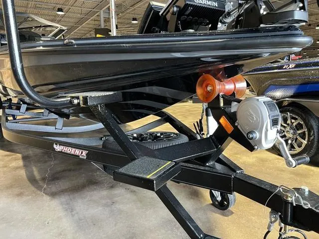 Slide: The Image of Phoenix Bass Boat 921 Elite 2024 - 9