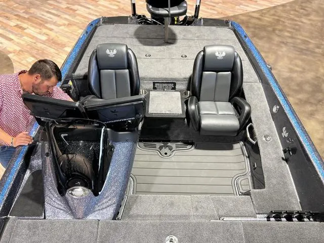 Slide: The Image of Phoenix Bass Boat 920 Elite 2024 - 18