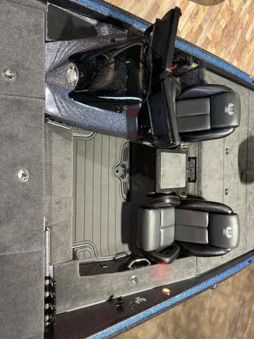 Slide: The Image of Phoenix Bass Boat 920 Elite 2024 - 19