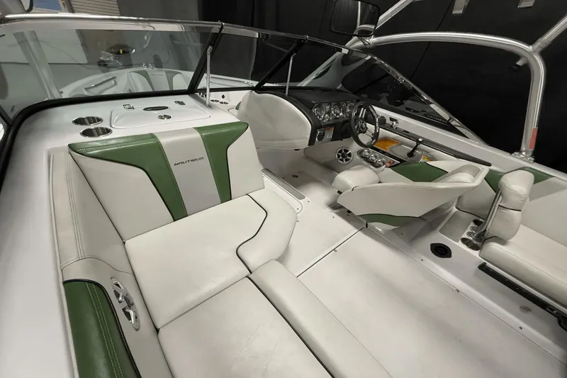 Slide: The Image of Nautique Super Air Nautique 210 2008 - 11