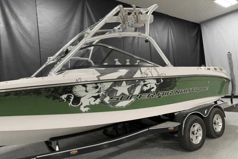 Slide: The Image of Nautique Super Air Nautique 210 2008 - 13