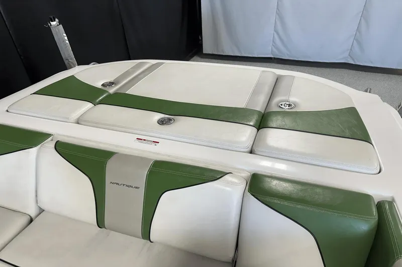 Slide: The Image of Nautique Super Air Nautique 210 2008 - 27