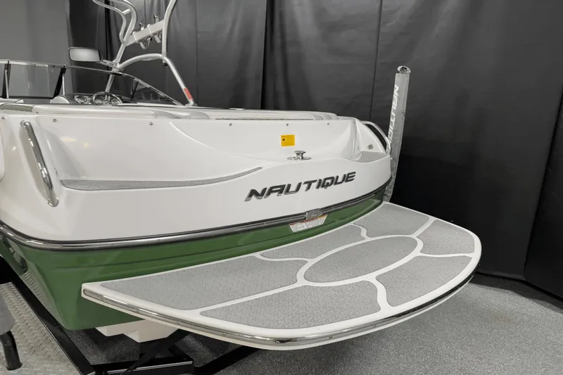 Slide: The Image of Nautique Super Air Nautique 210 2008 - 6