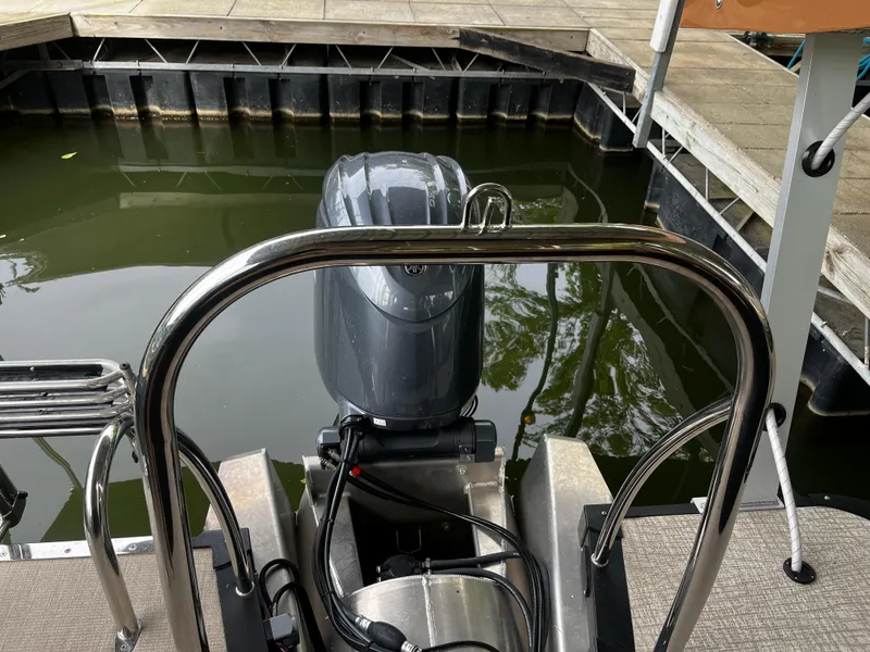 Slide: The Image of 2024 Avalon Catalina Funship 25' boat engine at dock. - 42