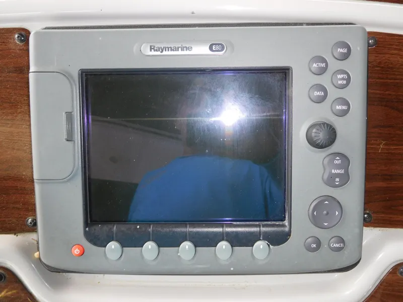Slide: The Image of Raymarine E80 display on 2006 Chaparral 350 Signature boat. - 27