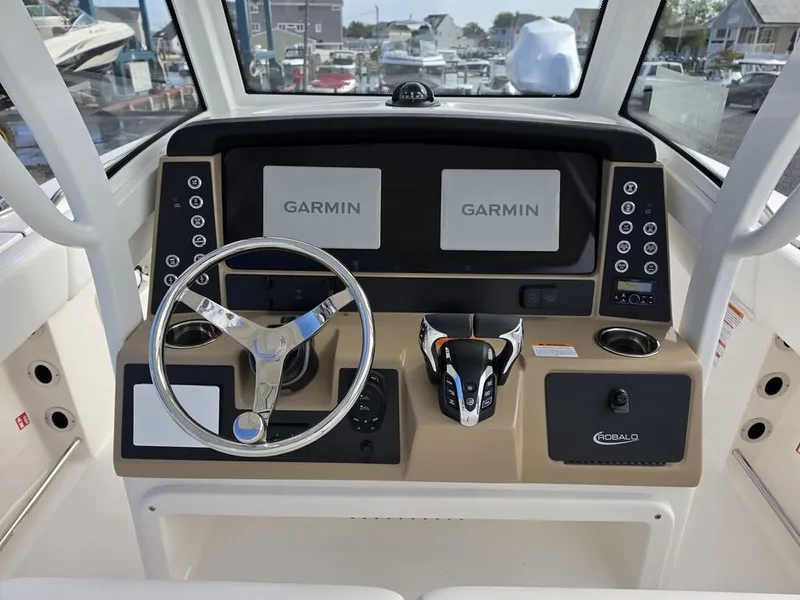 Slide: The Image of Robalo R252 Explorer 2027 - 5