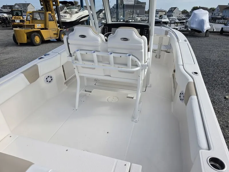 Slide: The Image of Robalo R252 Explorer 2027 - 3