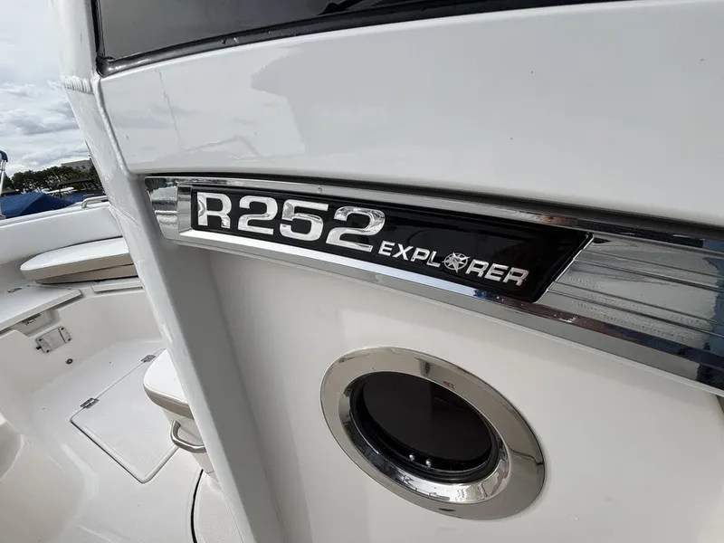 Slide: The Image of Robalo R252 Explorer 2027 - 6
