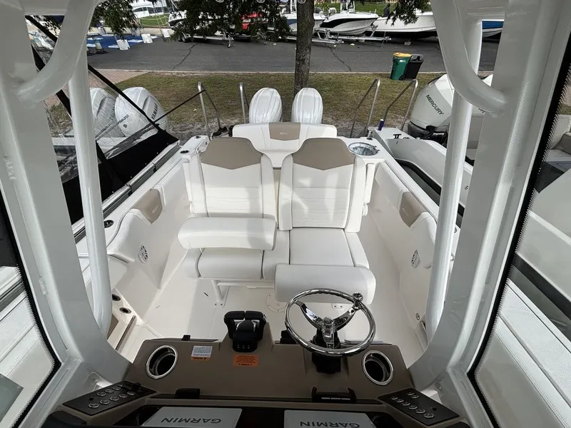 Slide: The Image of Robalo R252 Explorer 2027 - 4