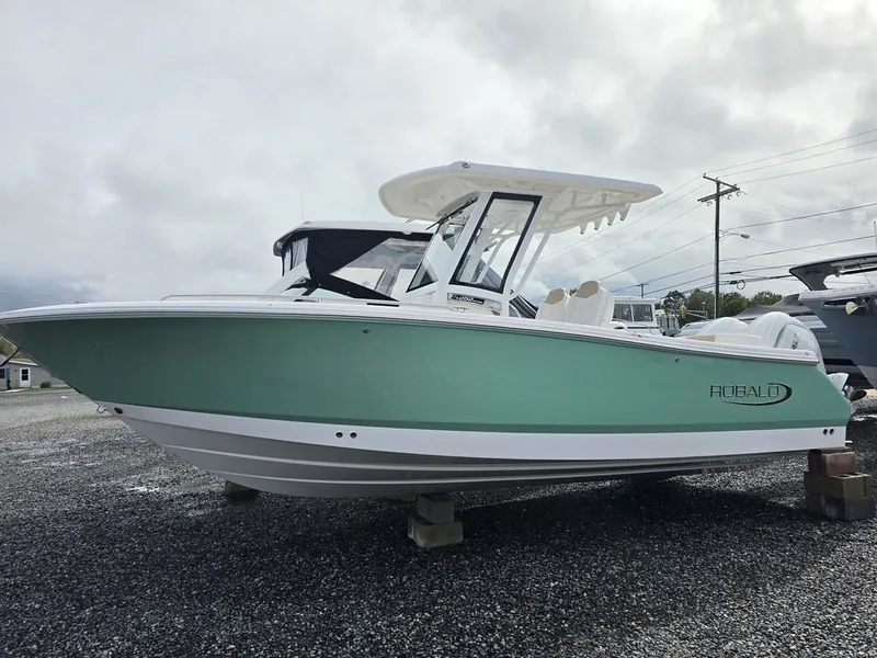 Slide: The Image of Robalo R252 Explorer 2027 - 7