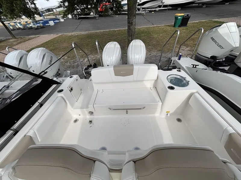 Slide: The Image of Robalo R252 Explorer 2027 - 5