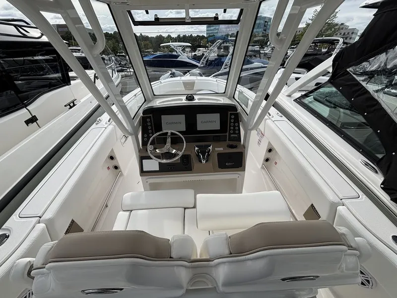 Slide: The Image of Robalo R252 Explorer 2027 - 3