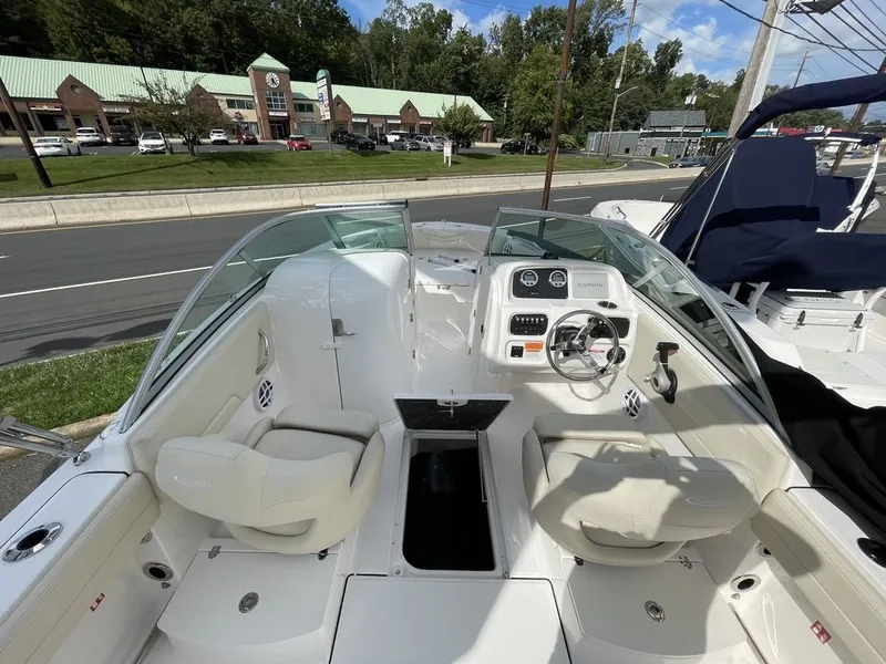 Slide: The Image of Robalo R207 2027 - 2