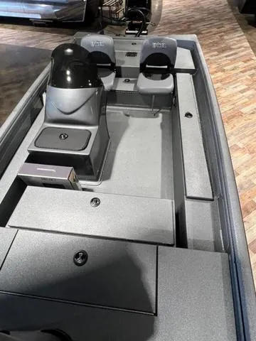 Slide: The Image of Excel 1860 Stalker SC 2024 - 16