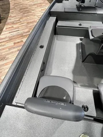 Slide: The Image of Excel 1860 Stalker SC 2024 - 7