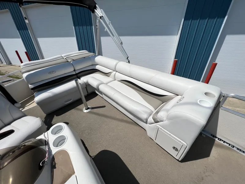 Slide: The Image of 2006 Harris FloteBote 250 Super Sunliner interior with white leather seating. - 15