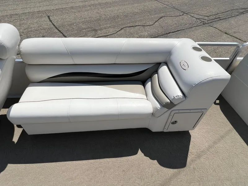 Slide: The Image of 2006 Harris FloteBote 250 Super Sunliner white leather boat seating. - 6
