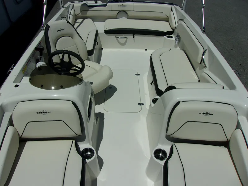 Slide: The Image of Stingray 182 SC 2024 - 11