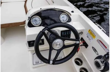 Slide: The Image of Stingray 182 SC 2024 - 15